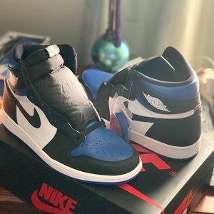 Air Jordan 1 royal toe